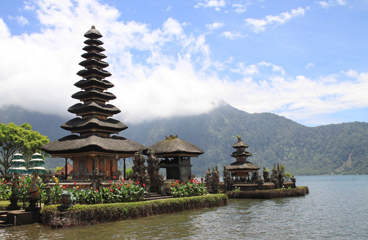 Indonesia una nación de islas con impresionantes atractivos históricos, culturales y naturales.